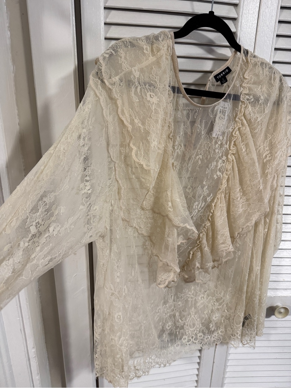 torrid Cream Lace Ruffle Blouse - Picture 4 of 4
